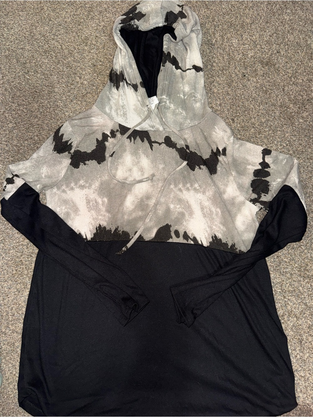 Tie-Dye Hooded Pullover in Black and Gray
